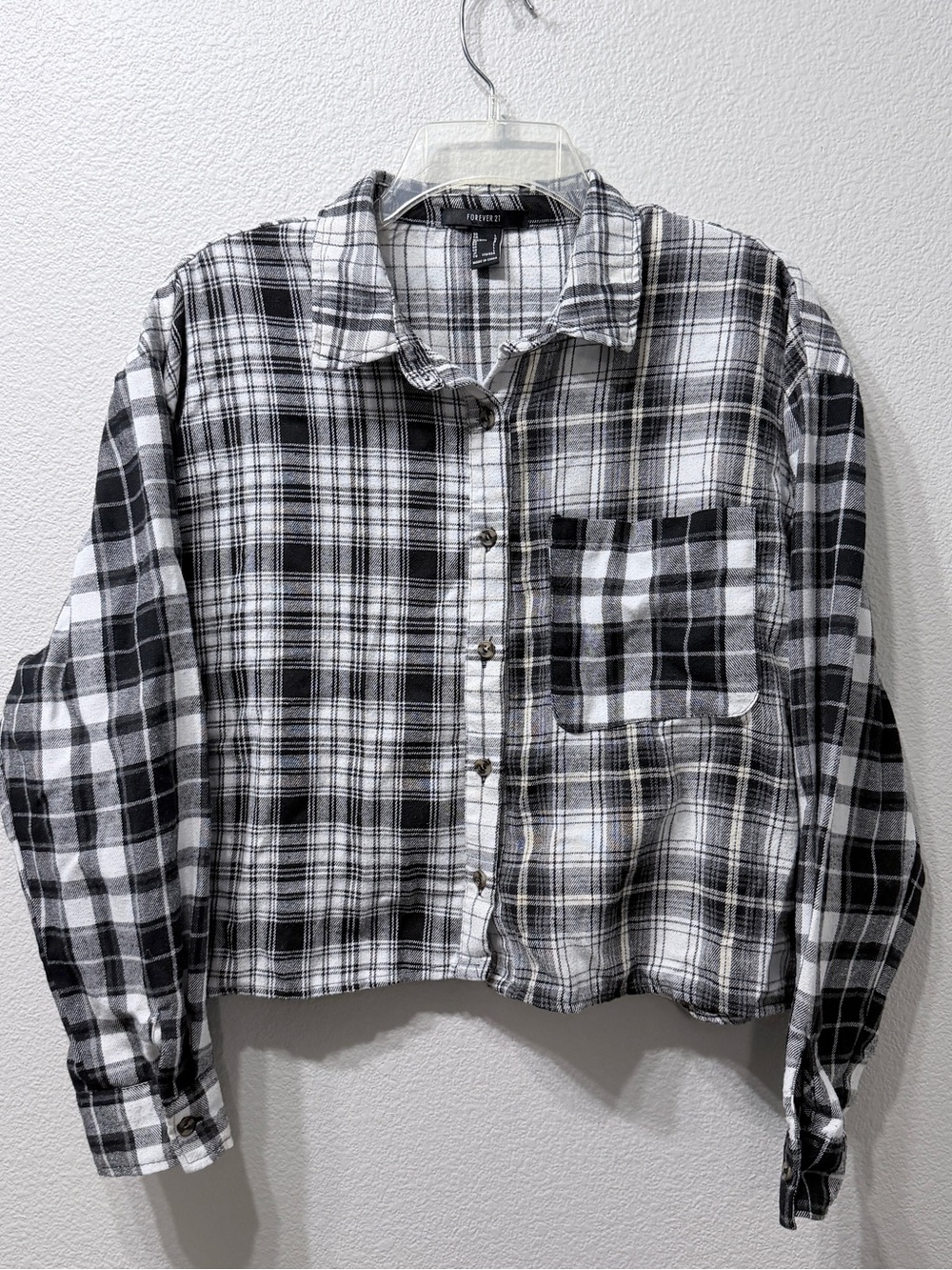 Forever 21 Women’s Size Large Plaid Flannel Cropped Black White Y2K Button Up